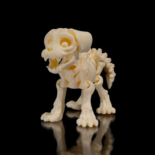 Bone, der treue Skeleton-Hund aus hochwertigem 3D-Druck mit loyalem Blick und aufmerksamer Haltung - zuverlässige Gothic Deko-Figur von Gecko3D.de