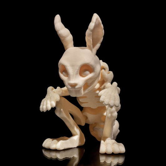 Rosalba, der verschmitzte Skeleton-Bunny aus hochwertigem 3D-Druck mit schelmischem Grinsen und detaillierten Knochen-Features - Gothic Deko-Highlight von Gecko3D.de