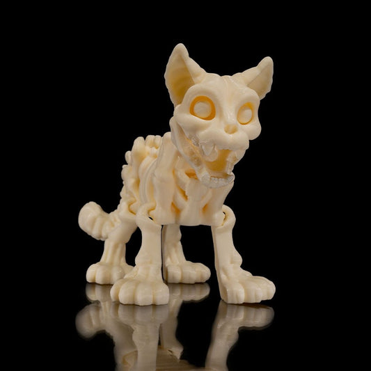 Muna, die geheimnisvolle Skeleton-Katze aus hochwertigem 3D-Druck mit rätselhaftem Blick und eleganter Haltung - mystische Gothic Deko-Figur von Gecko3D.de