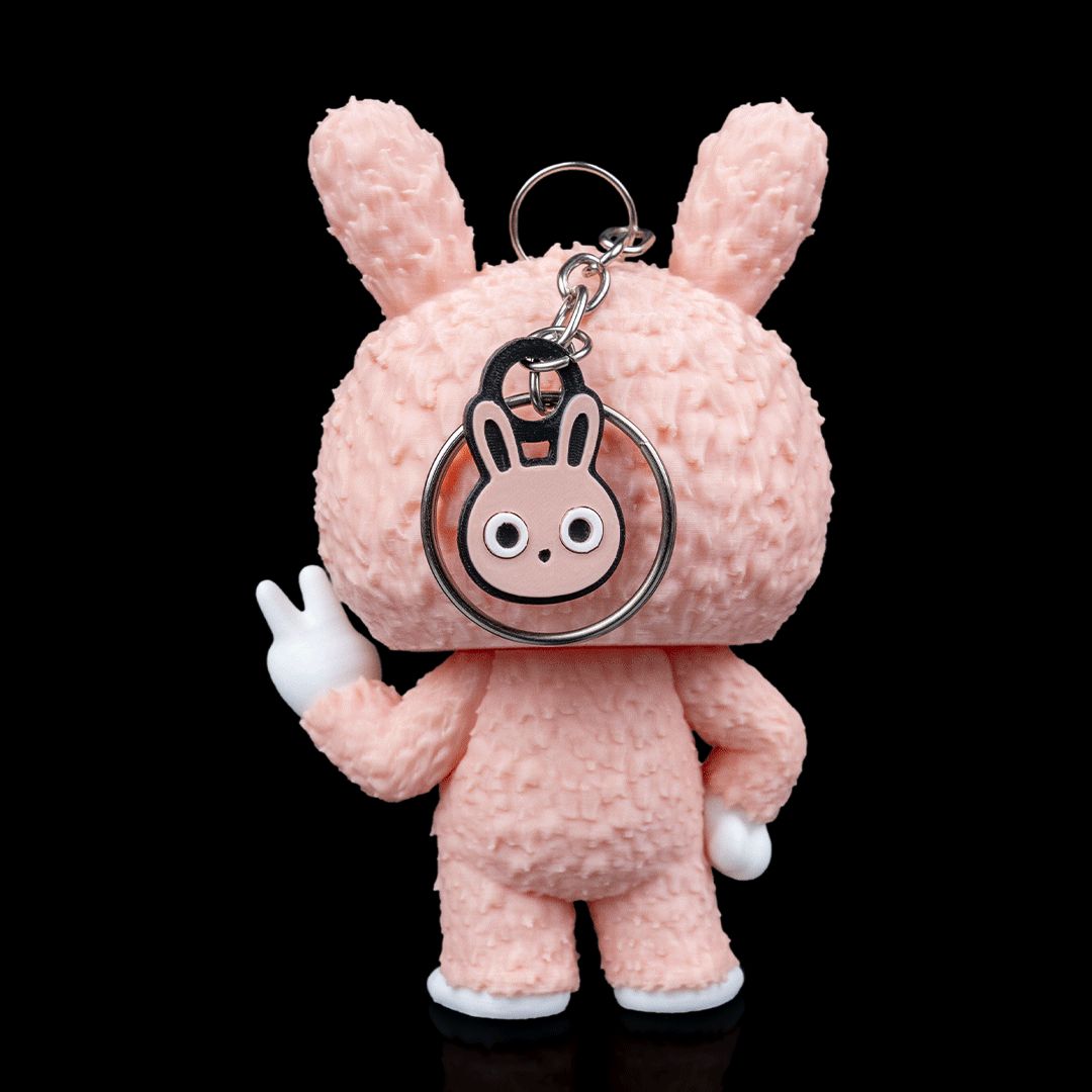 Tuff Bunny Skubbie - Bunte 3D Sammelfigur mit Peace-Zeichen und Bunny-Ohren aus nachhaltigem PLA als Deko oder Taschenanhänger von Gecko3D