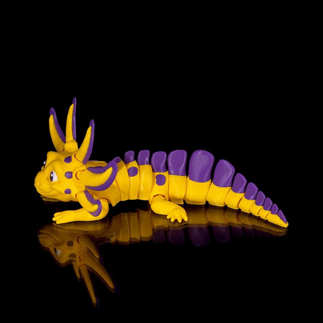 Banana Split Axolotl 3D-Figur gelb kräftiges Violett - Der Genießer - Gecko3D