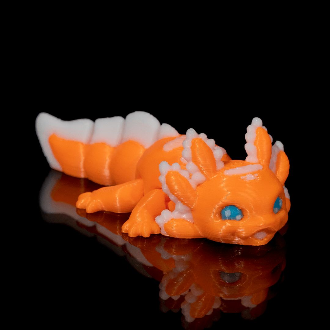 "Baby Candy Axolotl 3D-Figur in bonbonorange-weißer Farbgebung mit energiegeladenem Gesichtsausdruck, süßer Wirbelwind mit voll beweglichen Gelenken"Gecko3d