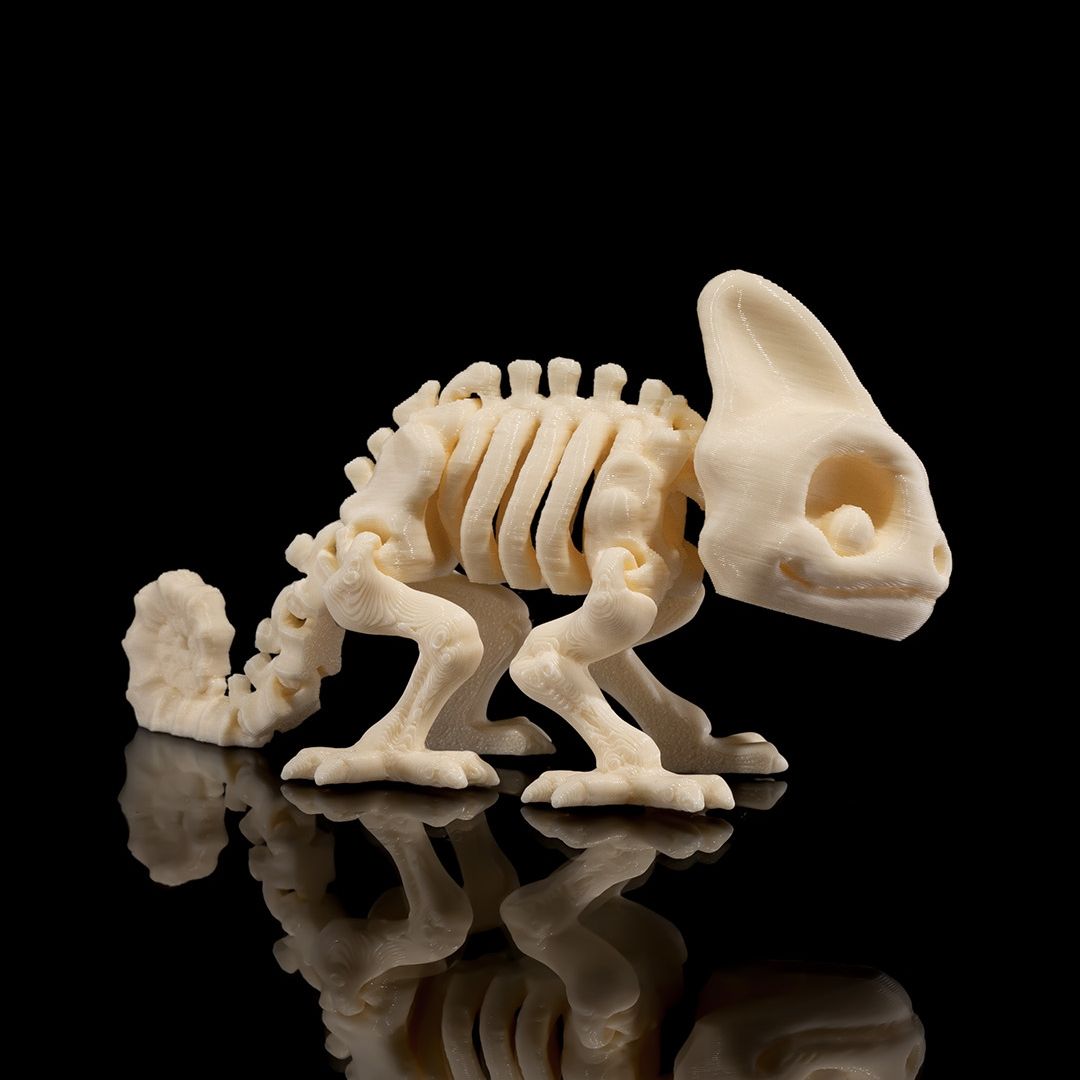 Marvin Skeleton-Chamäleon 3D-Figur - durchtriebenes Gothic Deko-Highlight mit verschlagenem Ausdruck, weiße Knochenstruktur, Reptilien-Design, 16g leicht, Gecko3D Sammelfigur