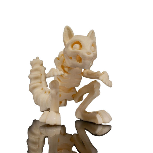 Elise, das flinke Skeleton-Eichhörnchen aus hochwertigem 3D-Druck mit neugierigem Blick und dynamischer Pose - energievolle Gothic Deko-Figur von Gecko3D.de