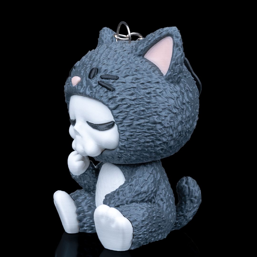 Whispurr Katzen Skubbie - Entspannte 3D Sammelfigur mit halb geschlossenen Augen aus nachhaltigem PLA als Deko oder Taschenanhänger von Gecko3D